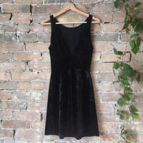 Little Black Velvet Dress - Picture 4 of 5